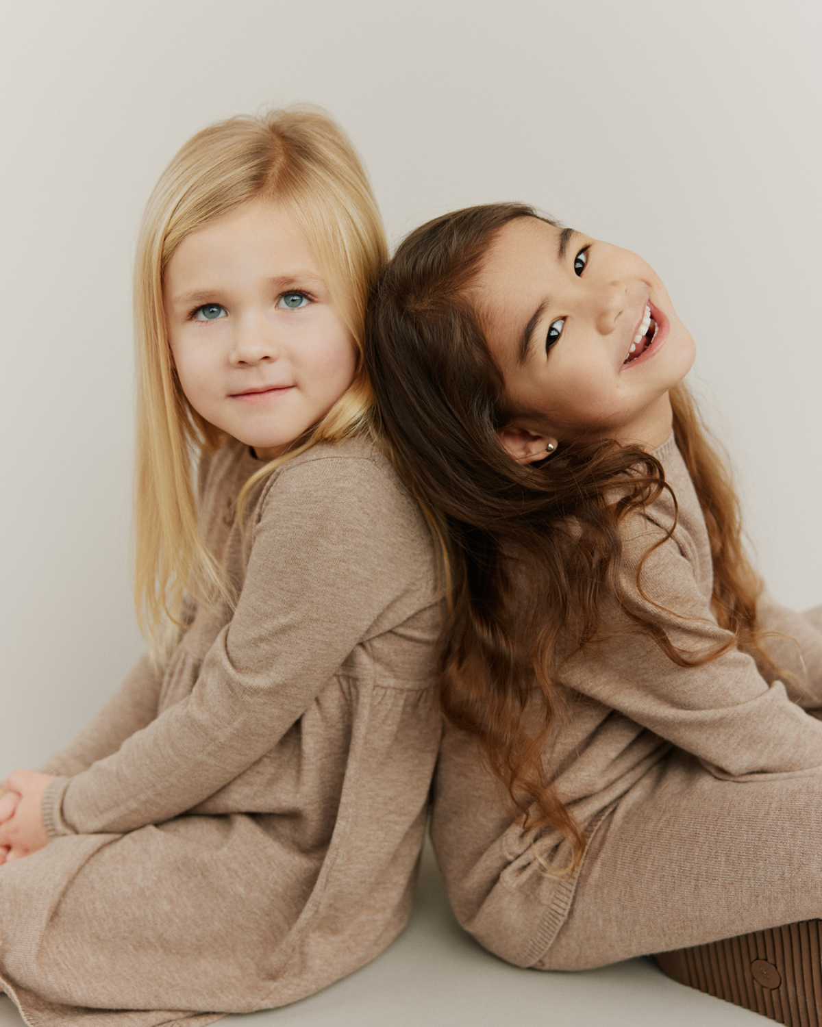 Sofie Schnoor KIDS DAGNYSB KJOLE Kjole 7071 Brown melange