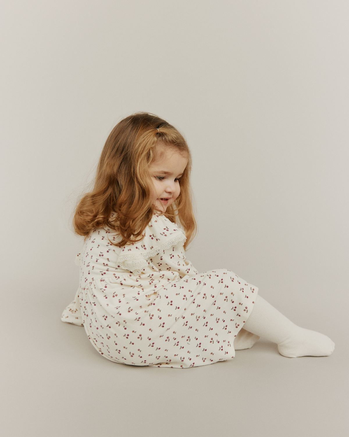 Sofie Schnoor KIDS LULASB KJOLE Kjole 9110 AOP cherry
