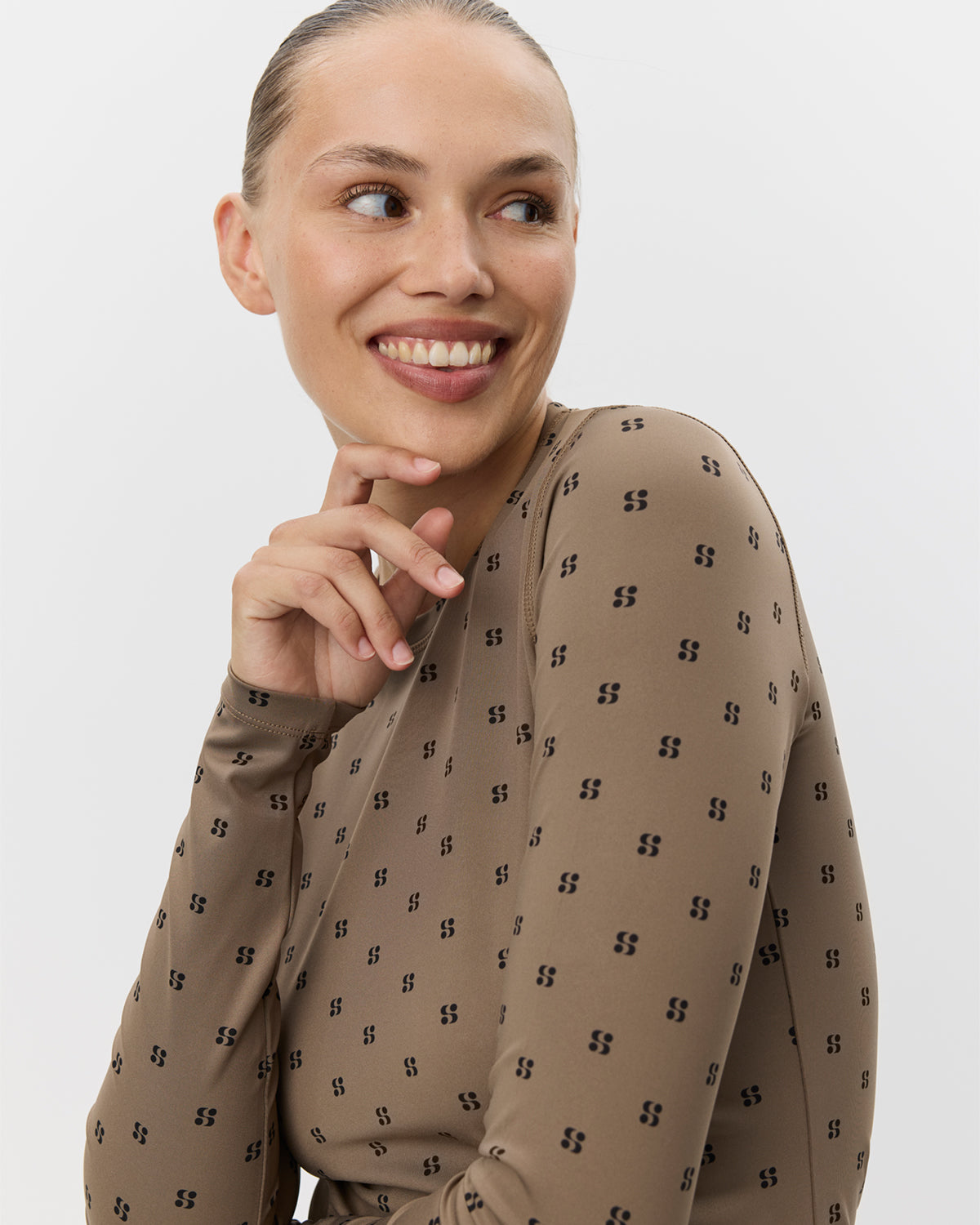 Sofie Schnoor SPORT NOALLESW T-SHIRT LONG SLEEVE T-shirt lang ærmet 9099 Middle Brown