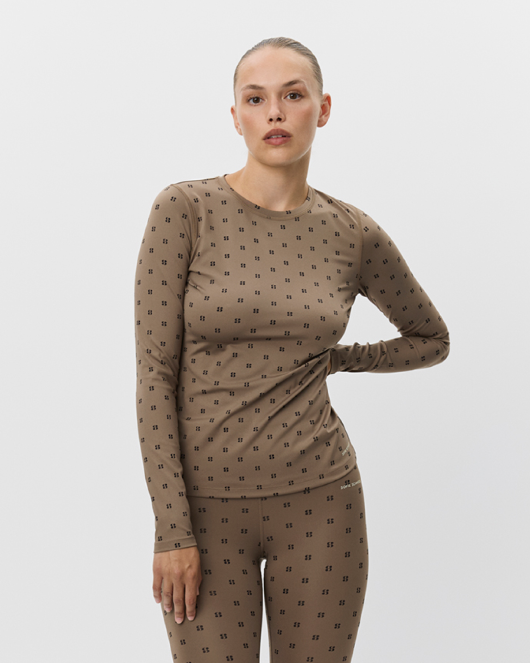 Sofie Schnoor SPORT NOALLESW T-SHIRT LONG SLEEVE T-shirt lang ærmet 9099 Middle Brown