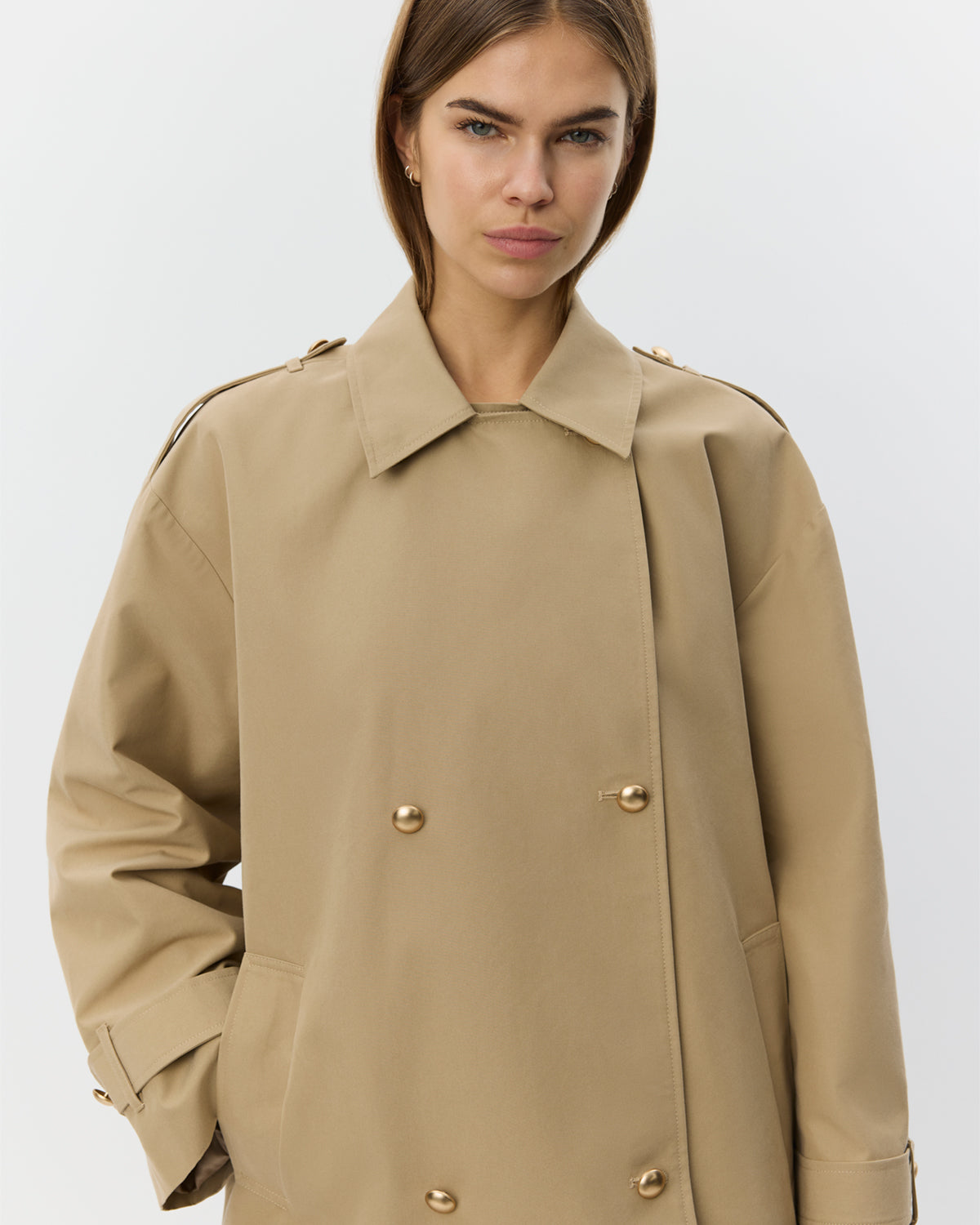 ADRIASW SHORT TRENCH COAT Jakke - 7012 Camel | Sofie Schnoor