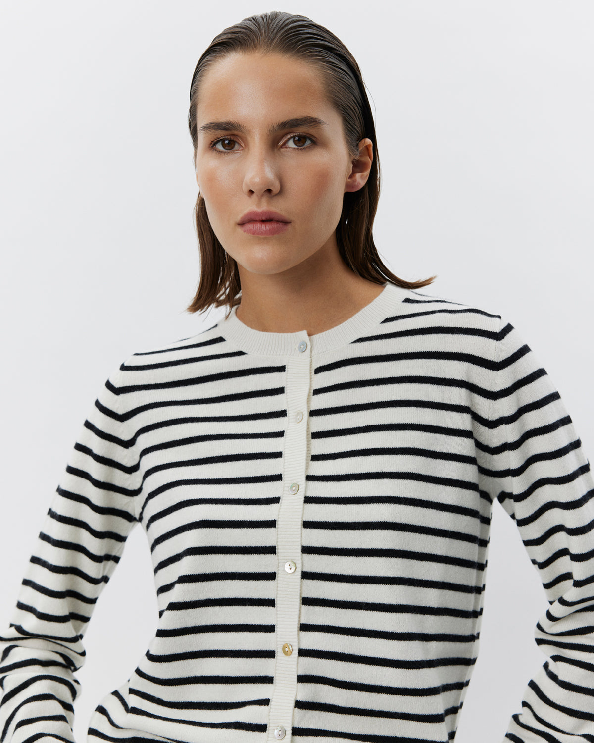 トップス enfold ENFOLD STRIPE CARDIGAN CISSESW STRIPE CARDIGAN Cardigan - 9096 Black Off white | Sofie