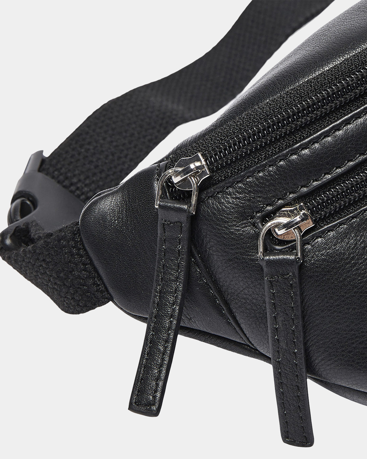 Sofie Schnoor YOUNG Leather bum bag Bum bag 1000 Black