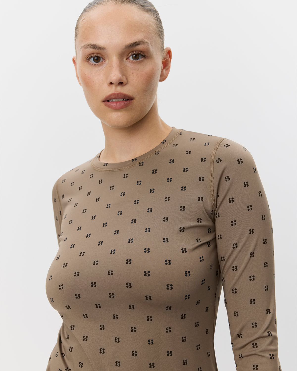 Sofie Schnoor SPORT NOALLESW T-SHIRT LONG SLEEVE T-shirt lang ærmet 9099 Middle Brown