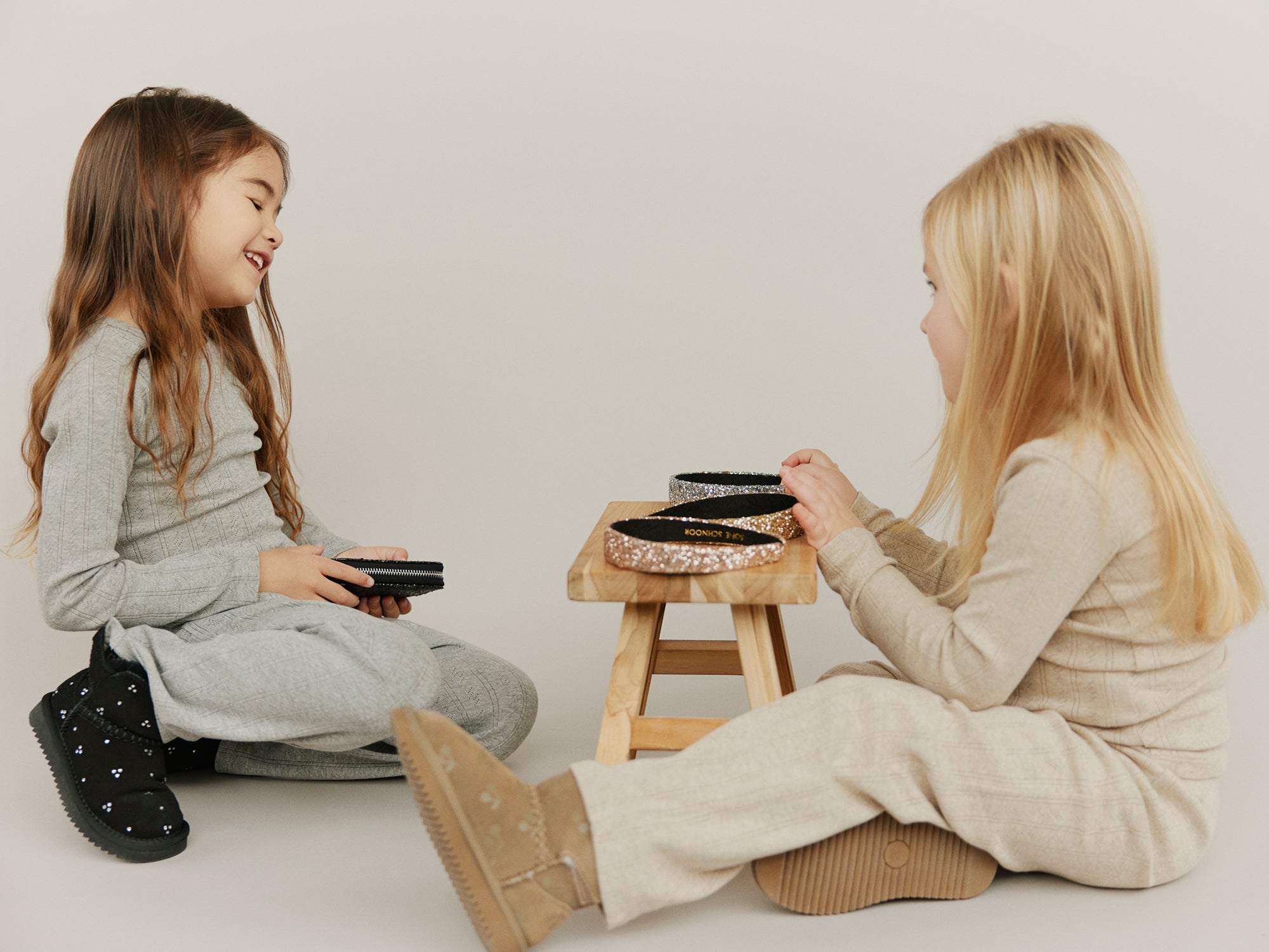 Sofie Schnoor KIDS PETRICIASK T-SHIRT LANGÆRMET T-shirt lang ærmet 8000 Grey mel