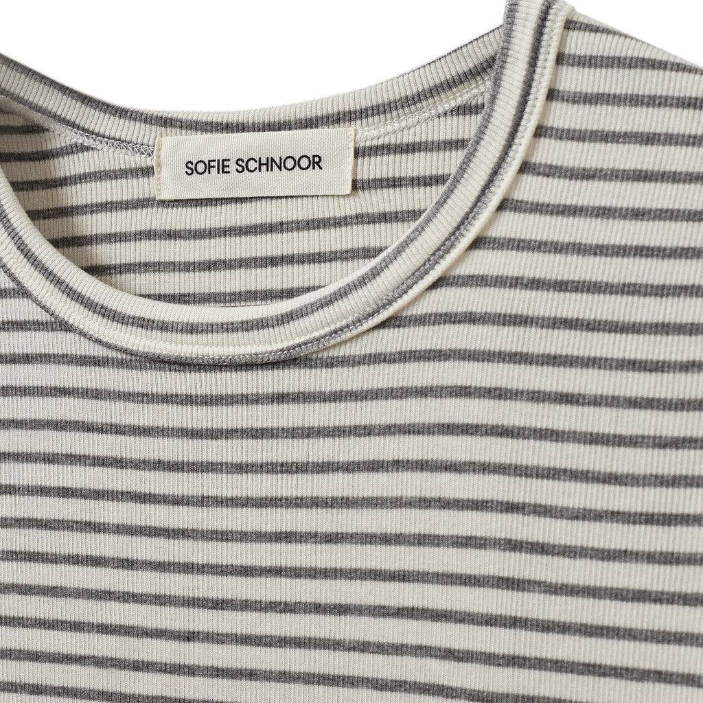 Sofie Schnoor WOMEN PETRICIASW STRIBE T-SHIRT LANGÆRMET T-shirt lang ærmet 8048 Grey Striped