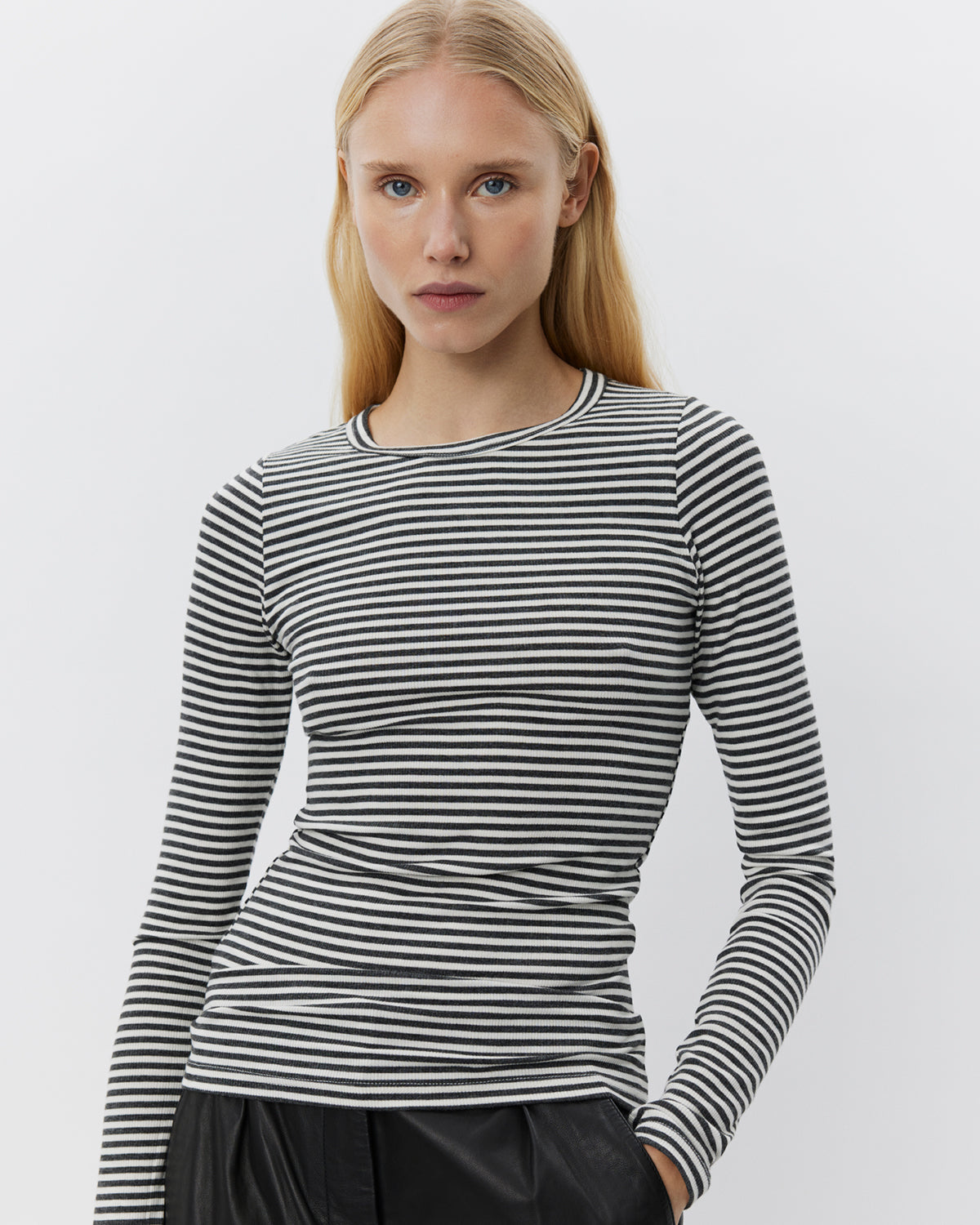 Sofie Schnoor WOMEN PETRICIASW STRIPE T-SHIRT LONG SLEEVE T-shirt Long Sleeve 8051 Dark Grey Striped