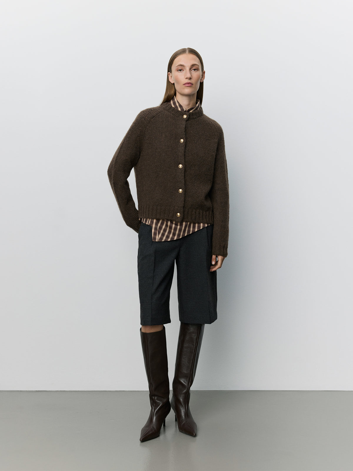 LOOK 02
