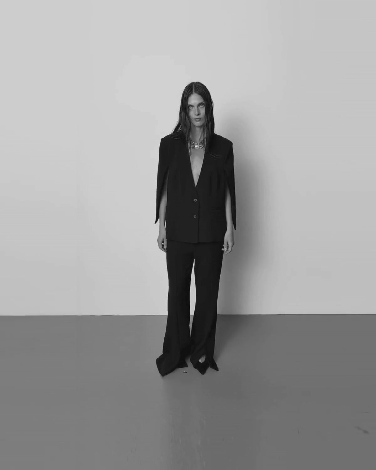 Sofie Schnoor WOMEN ICON 024 - FREDERIKKESW SUITING BUKSER M. FLARE Buks 1000 Black